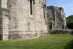 Gros plan sur les absidioles de l'église abbatiale