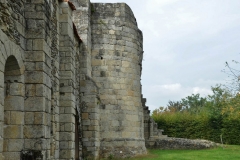Gros plan sur les absidioles de l'église abbatiale