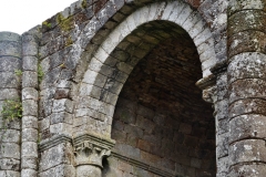Gros plan sur les absidioles de l'église abbatiale