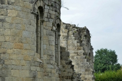 Gros plan sur les absidioles de l'église abbatiale