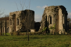 Absidioles de l'église abbatiale, autel et mur est de l'abbaye