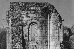 L'une des absidioles de l'église abbatiale de l'abbaye de la Grainetière