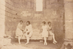 Acteurs et visiteurs de l'abbaye