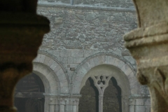 Un moine de l'abbaye entrant dans la salle capitulaire du côté de la galerie Est.