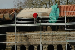 Toiture de la galerie Ouest de l'abbaye pendant les travaux de restauration