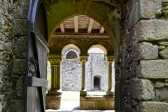 Porte de la galerie ouest donnant sur le cloître