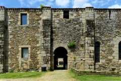 Galerie Est de l'abbaye avec un aperçu du cloître de la galerie ouest