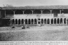 Cloître de la galerie ouest de l'Abbaye de la Grainetière