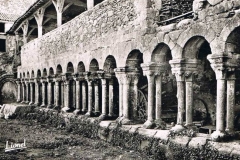 Carte postale du cloître de l'abbaye de la Grainetière avant sa restauration