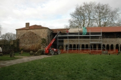 Galerie Ouest et réfectoire de l'abbaye pendant les travaux de restauration