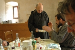 On passe à table à l'abbaye
