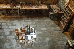 À l'intérieur du réfectoire