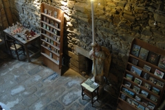 À l'intérieur du réfectoire
