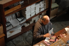 À l'intérieur du réfectoire
