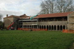 Galerie Ouest et réfectoire de l'abbaye pendant les travaux de restauration
