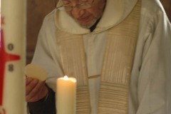 Communion au sein de la salle capitulaire de l'abbaye