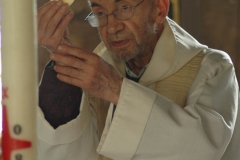 Communion au sein de la salle capitulaire de l'abbaye
