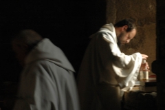 Célébration au sein de la salle capitulaire de l'abbaye