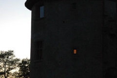 La Tour de l'abbé à la tombée de la nuit