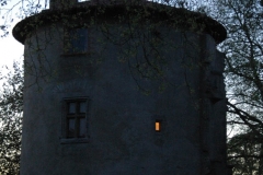 La Tour de l'abbé à la tombée de la nuit